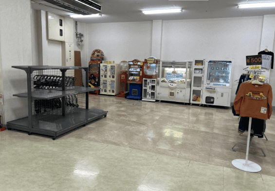 店内中央ガチャガチャステーション 販促プロモーションに最適なスーパー店内催事イベントスペース