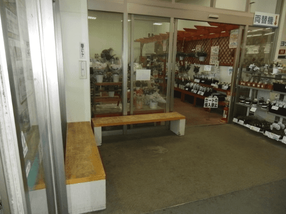 風除室食品側 販促プロモーションに最適なスーパー店内催事イベントスペース