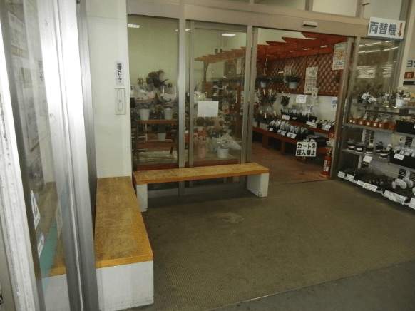 風除室食品側 販促プロモーションに最適なスーパー店内催事イベントスペース