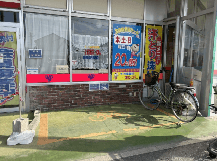 クリーニング店前 販促プロモーションに最適な屋外催事イベントスペース